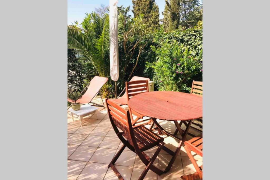 La Petite Pinede Studio Climatise Proche Plage Sanary-sur-Mer Exterior photo
