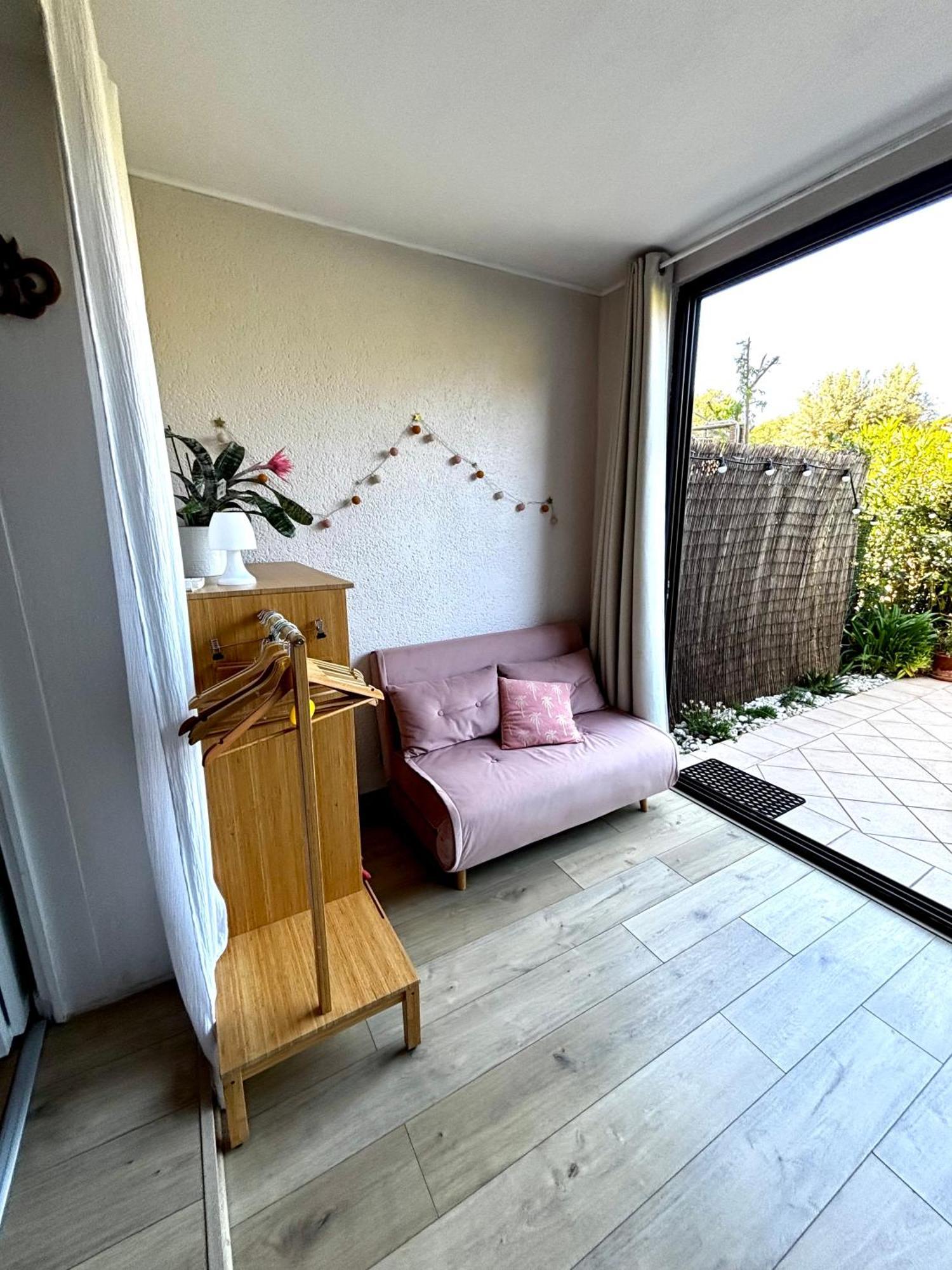 La Petite Pinede Studio Climatise Proche Plage Sanary-sur-Mer Exterior photo